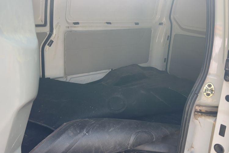 Used Jinbei New Hiace S 2022 1.5L Wealth Edition Air-Conditioner-Free Truck China VI Standard SWC15M Interior 1