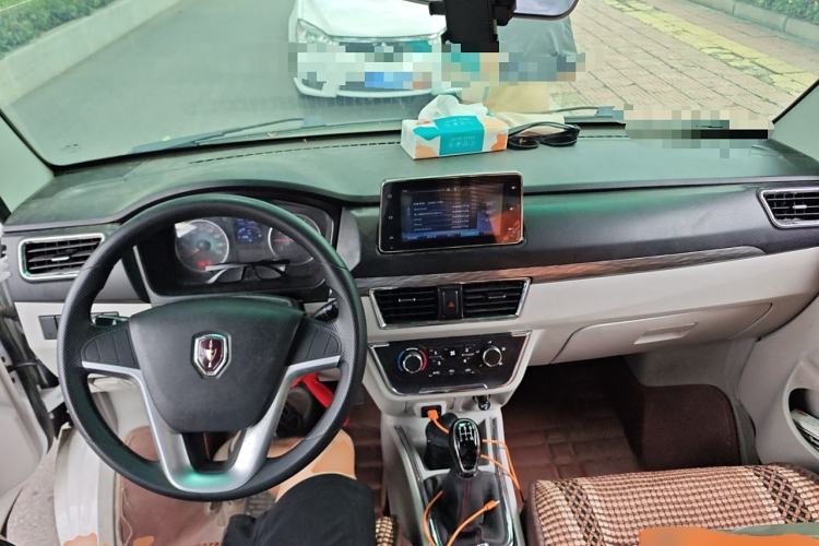 Used Jinbei New Hiace S 2022 1.5L Wealth Edition Air-Conditioner-Free Truck China VI Standard SWC15M Interior 2