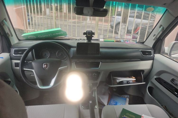 Used Jinbei New Hiace S 2022 1.5L Wealth Edition Air-Conditioner-Free Truck China VI Standard SWC15M Interior 2