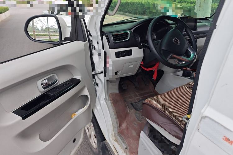 Used Jinbei New Hiace S 2022 1.5L Wealth Edition Air-Conditioner-Free Truck China VI Standard SWC15M Interior 3