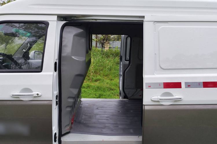 Used Jinbei New Hiace S 2022 1.5L Wealth Edition Air-Conditioner-Free Truck China VI Standard SWC15M Interior 4