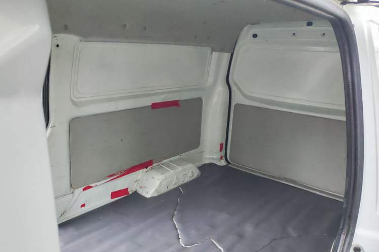 Used Jinbei New Hiace S 2022 1.5L Wealth Edition Air-Conditioner-Free Truck China VI Standard SWC15M Interior 5