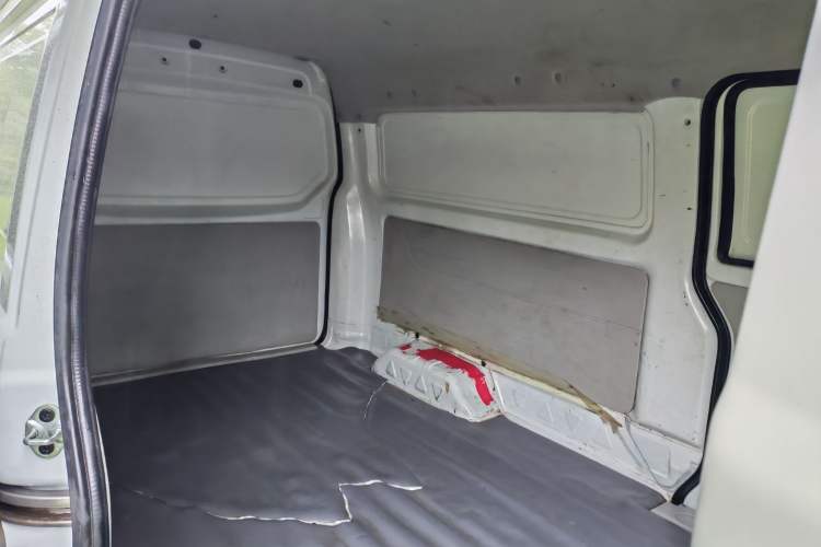 Used Jinbei New Hiace S 2022 1.5L Wealth Edition Air-Conditioner-Free Truck China VI Standard SWC15M Interior 6