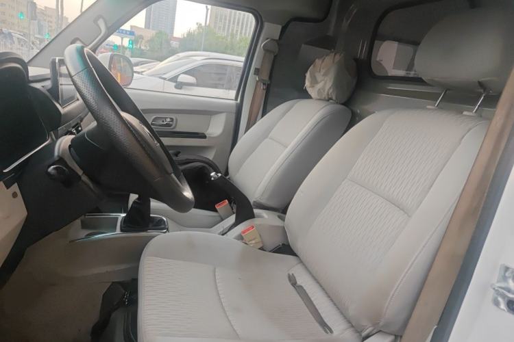 Used Jinbei New Hiace S 2022 1.5L Wealth Edition Air-Conditioner-Free Truck China VI Standard SWC15M Left Front Seat