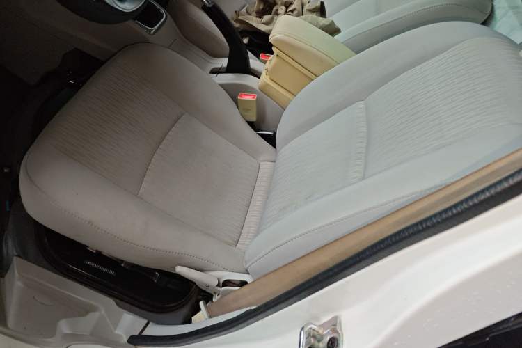 Used Jinbei New Hiace S 2022 1.5L Wealth Edition Air-Conditioner-Free Truck China VI Standard SWC15M Left Front Seat
