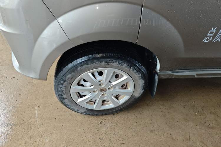 Used Jinbei New Hiace S 2022 1.5L Wealth Edition Air-Conditioner-Free Truck China VI Standard SWC15M Left Front Wheel Hub