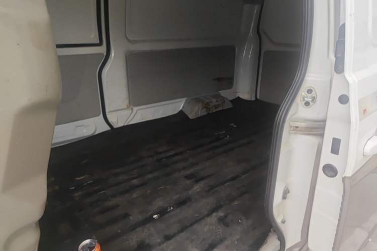 Used Jinbei New Hiace S 2022 1.5L Wealth Edition Air-Conditioner-Free Truck China VI Standard SWC15M Left Rear Seat