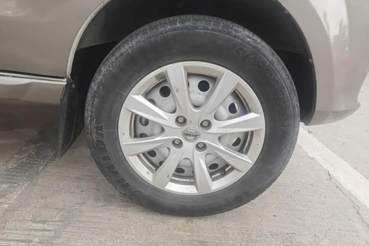 Used Jinbei New Hiace S 2022 1.5L Wealth Edition Air-Conditioner-Free Truck China VI Standard SWC15M Right Front Wheel Hub