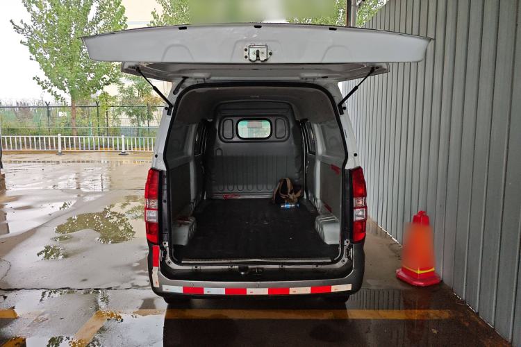 Used Jinbei New Hiace S 2022 1.5L Wealth Edition Air-Conditioner-Free Truck China VI Standard SWC15M Trunk