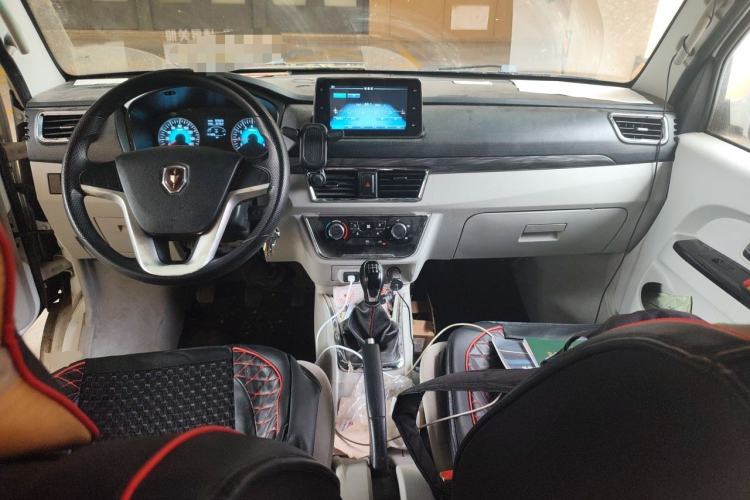 Used Jinbei New Hiace S 2023 1.5L Wealth Edition Passenger Van 5/6/7-Seater Non-Air-Conditioned Version SWC15M Center Console