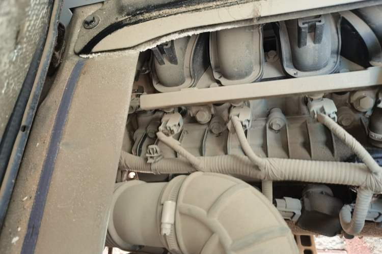 Used Jinbei New Hiace S 2023 1.6L Luxury Cargo Version 2/5-Seater SWD16M Engine Bay Right
