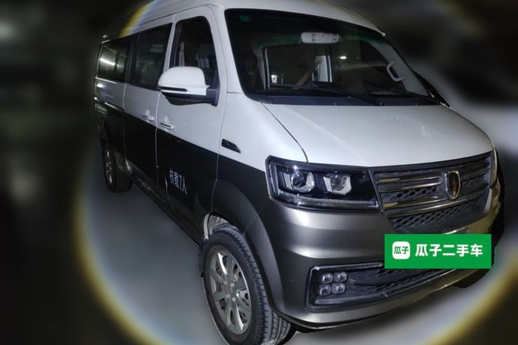 Used Jinbei New Hiace S 2023 1.5L Wealth Edition Passenger Van 5/6/7-Seater Central Air Conditioning Version SWC15M Front Right 45 Deg