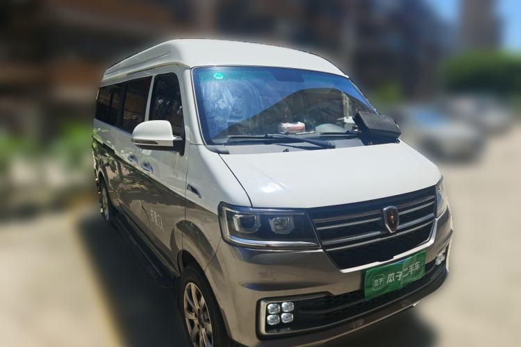 Used Jinbei New Hiace S 2023 1.5L Wealth Edition Passenger Van 5/6/7-Seater Central Air Conditioning Version SWC15M Front Right 45 Deg
