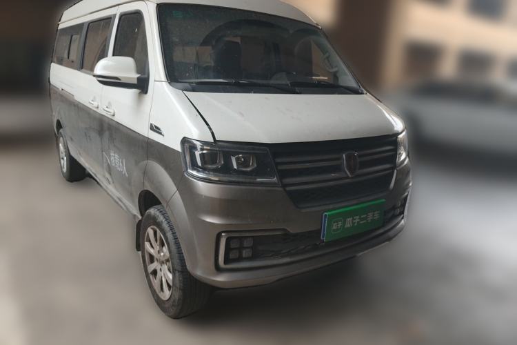 Used Jinbei New Hiace S 2023 1.5L Wealth Edition Passenger Van 5/6/7-Seater Non-Air-Conditioned Version SWC15M Front Right 45 Deg