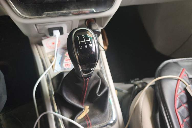 Used Jinbei New Hiace S 2023 1.5L Wealth Edition Passenger Van 5/6/7-Seater Non-Air-Conditioned Version SWC15M Gear Lever