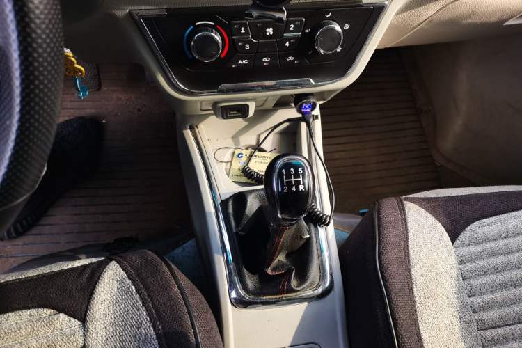 Used Jinbei New Hiace S 2023 1.6L Luxury Cargo Version 2/5-Seater SWD16M Gear Lever