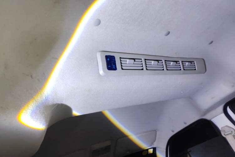 Used Jinbei New Hiace S 2023 1.5L Wealth Edition Passenger Van 5/6/7-Seater Central Air Conditioning Version SWC15M Headliner