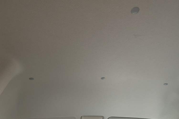 Used Jinbei New Hiace S 2023 1.5L Wealth Edition Passenger Van 5/6/7-Seater Non-Air-Conditioned Version SWC15M Headliner