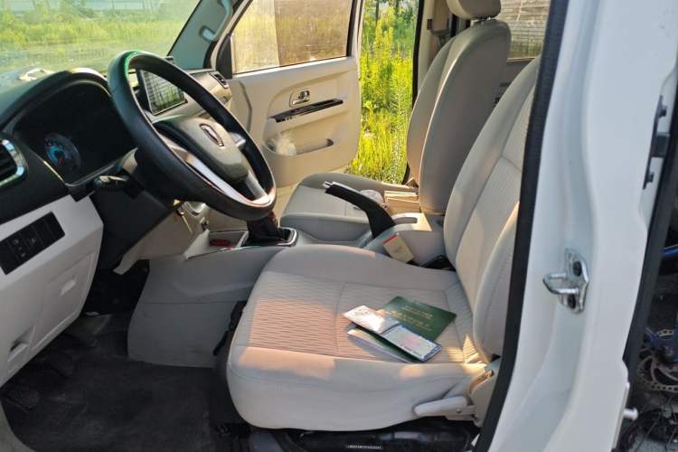 Used Jinbei New Hiace S 2023 1.5L Wealth Edition Passenger Van 5/6/7-Seater Central Air Conditioning Version SWC15M Left Front Seat