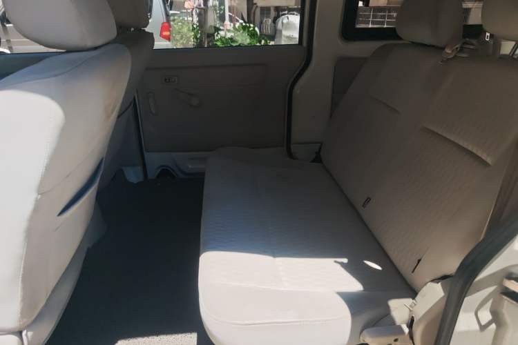 Used Jinbei New Hiace S 2023 1.5L Wealth Edition Passenger Van 5/6/7-Seater Central Air Conditioning Version SWC15M Left Rear Seat