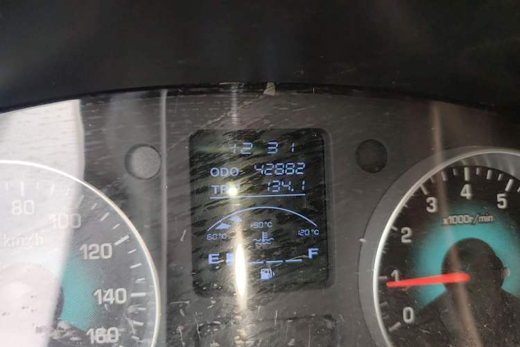Used Jinbei New Hiace S 2023 1.5L Wealth Edition Van 2/5-Seater Air-Conditioned Model SWC15M Odometer Close Up