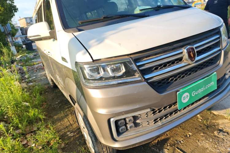 Used Jinbei New Hiace S 2023 1.5L Wealth Edition Passenger Van 5/6/7-Seater Central Air Conditioning Version SWC15M Right Front Headlight
