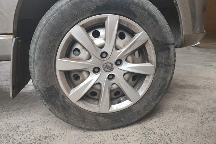 Used Jinbei New Hiace S 2023 1.5L Wealth Edition Passenger Van 5/6/7-Seater Non-Air-Conditioned Version SWC15M Right Front Wheel Hub