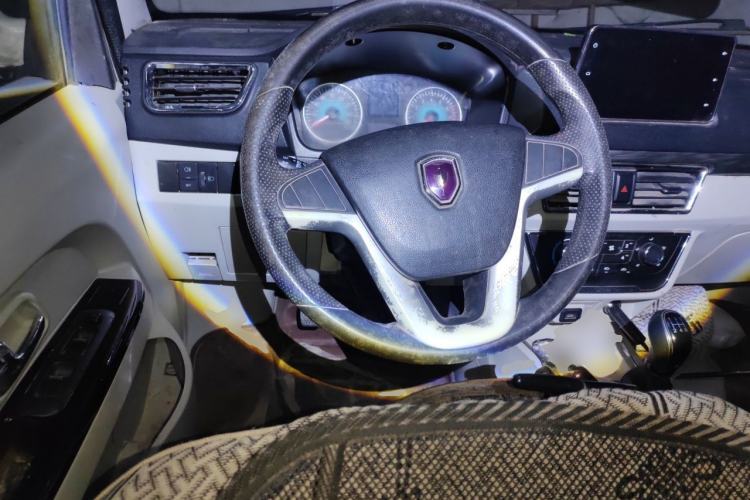 Used Jinbei New Hiace S 2023 1.5L Wealth Edition Passenger Van 5/6/7-Seater Central Air Conditioning Version SWC15M Steering Wheel