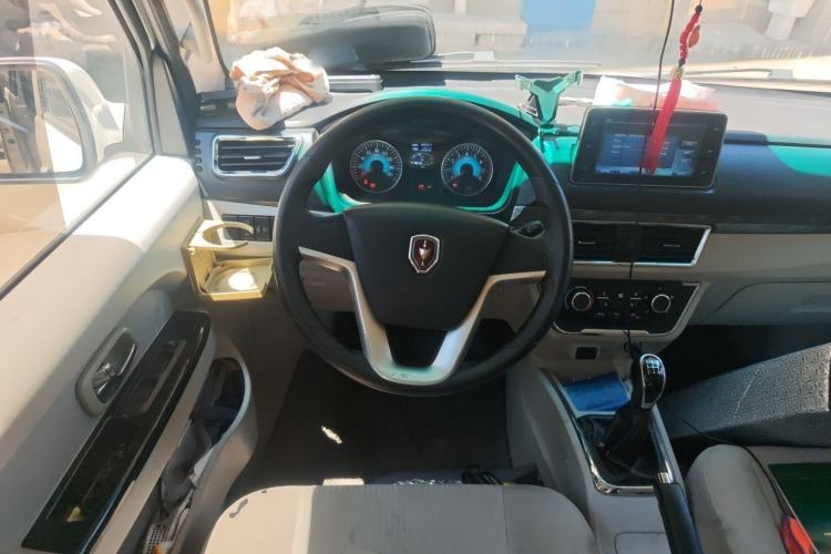 Used Jinbei New Hiace S 2023 1.5L Wealth Edition Passenger Van 5/6/7-Seater Central Air Conditioning Version SWC15M Steering Wheel