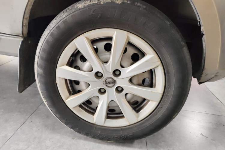 Used Jinbei New Hiace S 2023 1.5L Wealth Edition Passenger Van 5/6/7-Seater Central Air Conditioning Version SWC15M Right Front Wheel Hub