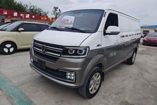 Used Jinbei New Hiace S 2023 1.5L Wealth Edition Van 2/5-Seater Air-Conditioned Model SWC15M