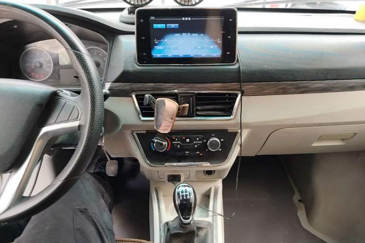 Used Jinbei New Hiace S 2023 1.5L Wealth Edition Van 2/5-Seater Non-Air-Conditioned Version SWC15M Audio And AC Panel