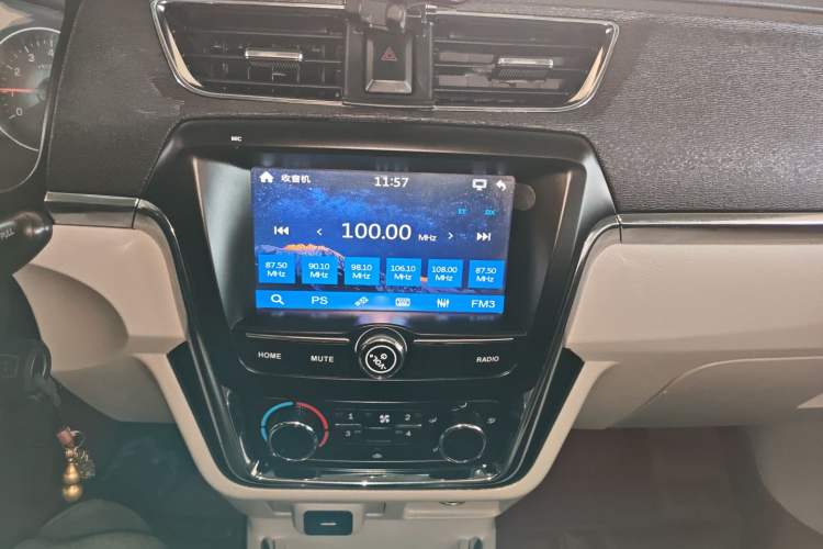 Used Jinbei New Hiace S 2023 1.5L Wealth Edition Van 2/5-Seater Non-Air-Conditioned Version SWC15M Audio And AC Panel
