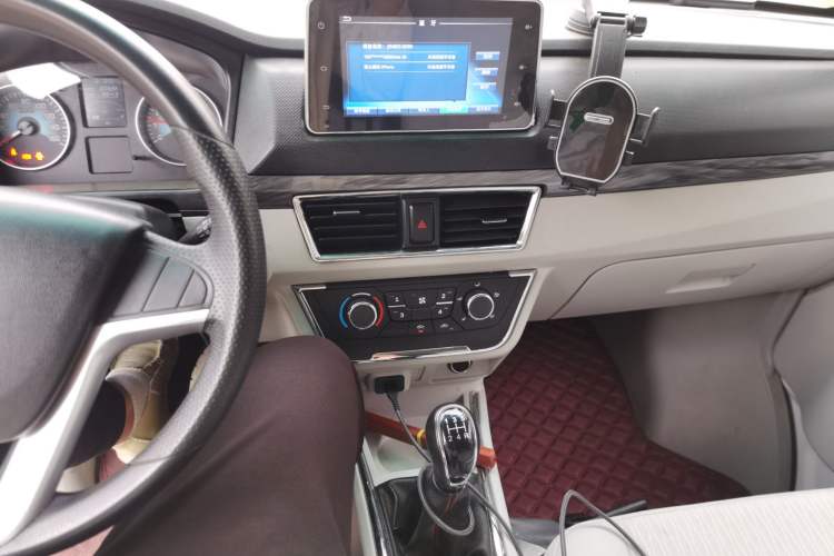 Used Jinbei New Hiace S 2023 1.5L Wealth Edition Van 2/5-Seater Air-Conditioned Model SWC15M Audio And AC Panel