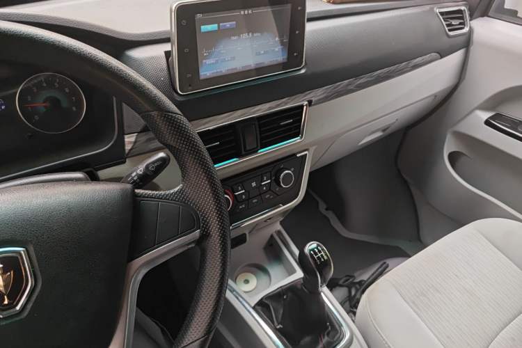 Used Jinbei New Hiace S 2023 1.5L Wealth Edition Van 2/5-Seater Non-Air-Conditioned Version SWC15M Audio And AC Panel