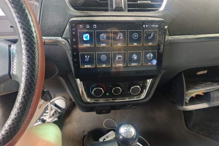 Used Jinbei New Hiace S 2023 1.5L Wealth Edition Van 2/5-Seater Air-Conditioned Model SWC15M Audio And AC Panel