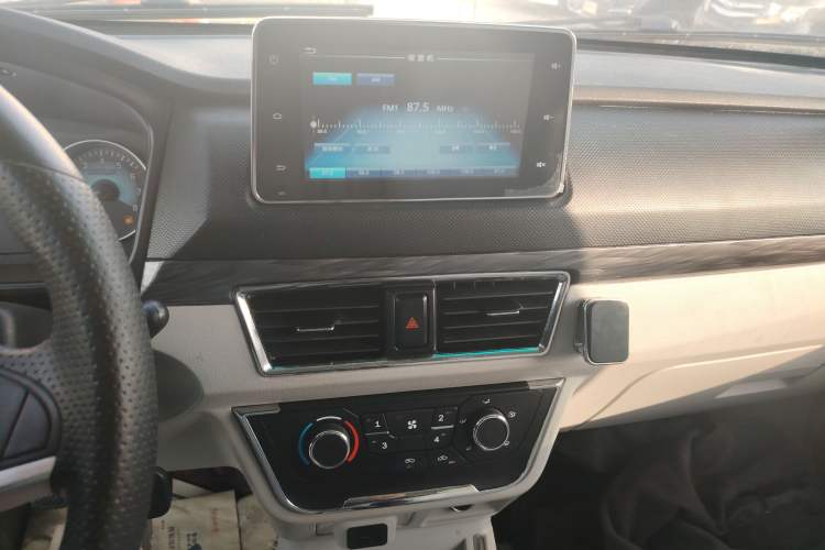 Used Jinbei New Hiace S 2023 1.5L Wealth Edition Van 2/5-Seater Non-Air-Conditioned Version SWC15M Audio And AC Panel