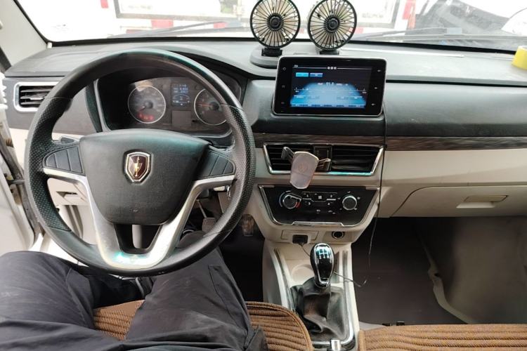 Used Jinbei New Hiace S 2023 1.5L Wealth Edition Van 2/5-Seater Non-Air-Conditioned Version SWC15M Center Console