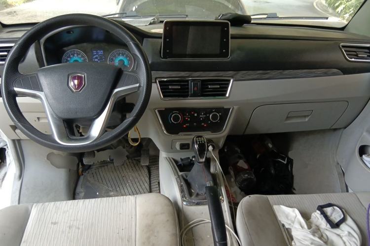 Used Jinbei New Hiace S 2023 1.5L Wealth Edition Passenger Van 5/6/7-Seater Central Air Conditioning Version SWC15M Center Console