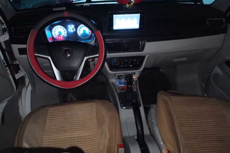 Used Jinbei New Hiace S 2023 1.5L Wealth Edition Passenger Van 5/6/7-Seater Non-Air-Conditioned Version SWC15M Center Console