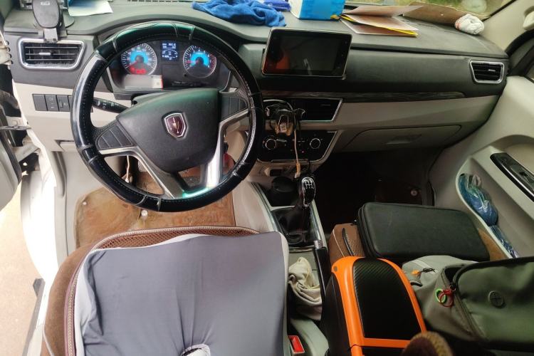 Used Jinbei New Hiace S 2023 1.5L Wealth Edition Passenger Van 5/6/7-Seater Non-Air-Conditioned Version SWC15M Center Console