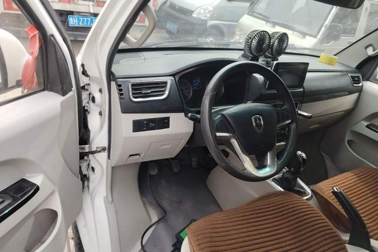 Used Jinbei New Hiace S 2023 1.5L Wealth Edition Van 2/5-Seater Non-Air-Conditioned Version SWC15M Driver Seat