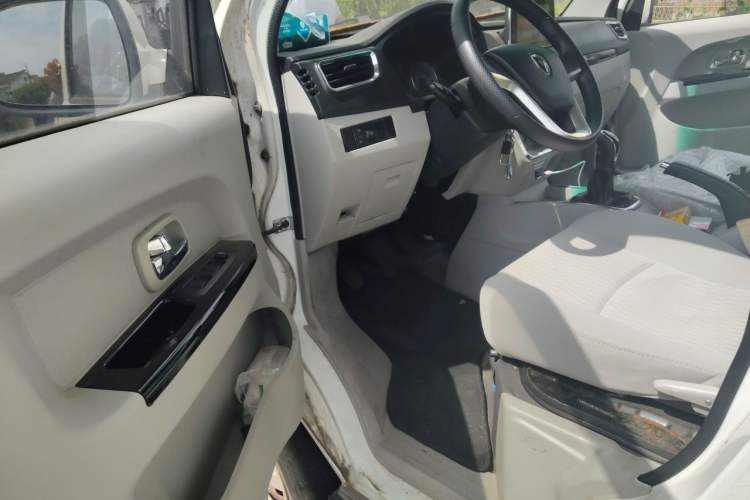 Used Jinbei New Hiace S 2023 1.6L Wealth Edition Van 2/5-Seater Air-Conditioned Model SWD16M Driver Seat