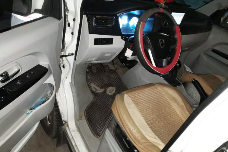 Used Jinbei New Hiace S 2023 1.5L Wealth Edition Passenger Van 5/6/7-Seater Non-Air-Conditioned Version SWC15M Driver Seat