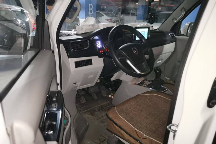Used Jinbei New Hiace S 2023 1.5L Wealth Edition Van 2/5-Seater Air-Conditioned Model SWC15M Driver Seat