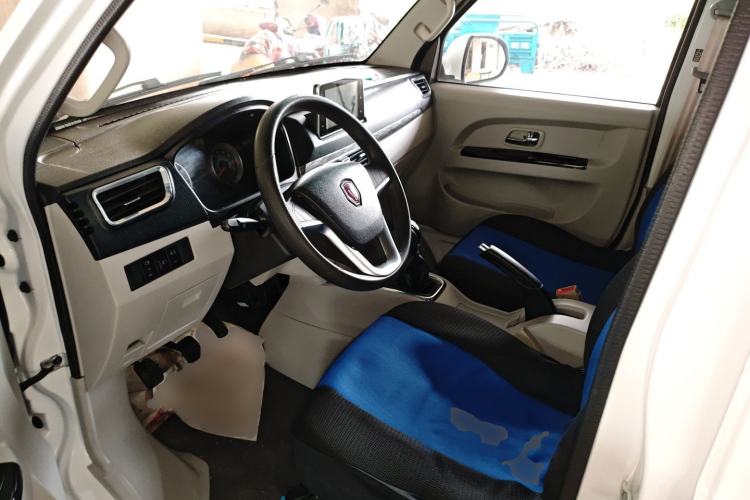 Used Jinbei New Hiace S 2023 1.5L Wealth Edition Van 2/5-Seater Non-Air-Conditioned Version SWC15M Driver Seat