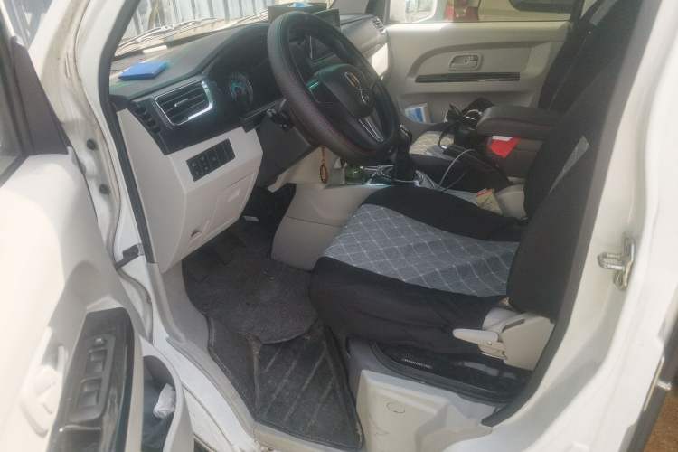 Used Jinbei New Hiace S 2023 1.5L Wealth Edition Passenger Van 5/6/7-Seater Non-Air-Conditioned Version SWC15M Driver Seat