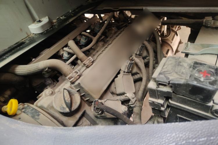 Used Jinbei New Hiace S 2023 1.5L Wealth Edition Passenger Van 5/6/7-Seater Non-Air-Conditioned Version SWC15M Engine Bay