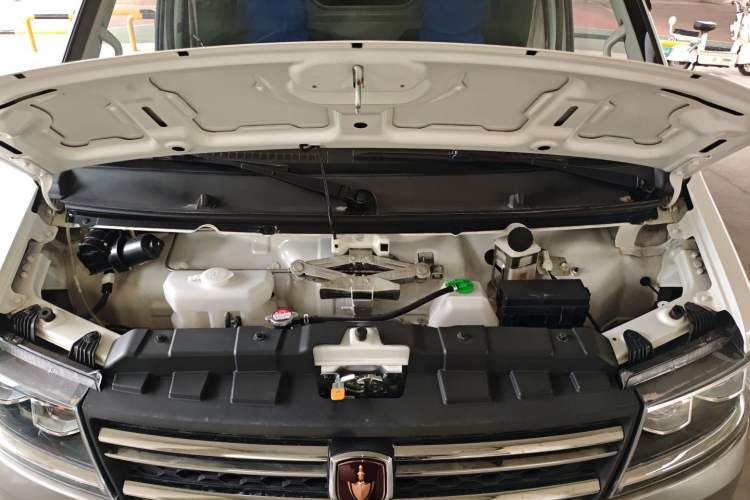 Used Jinbei New Hiace S 2023 1.5L Wealth Edition Van 2/5-Seater Non-Air-Conditioned Version SWC15M Engine Bay