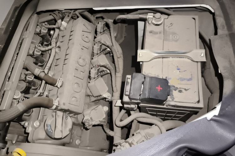 Used Jinbei New Hiace S 2023 1.5L Wealth Edition Passenger Van 5/6/7-Seater Central Air Conditioning Version SWC15M Engine Bay